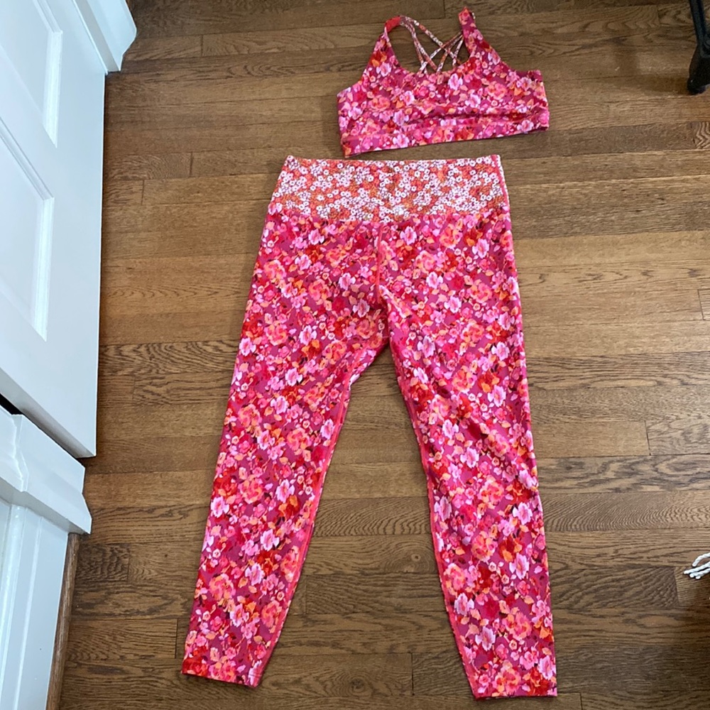 Anthropologie matching leggings & sports bra